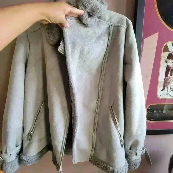 Hollister by A&F Womens Faux Fur-Lined Shearling Biker Jacket Medium Gray Color - Picture 13 of 13